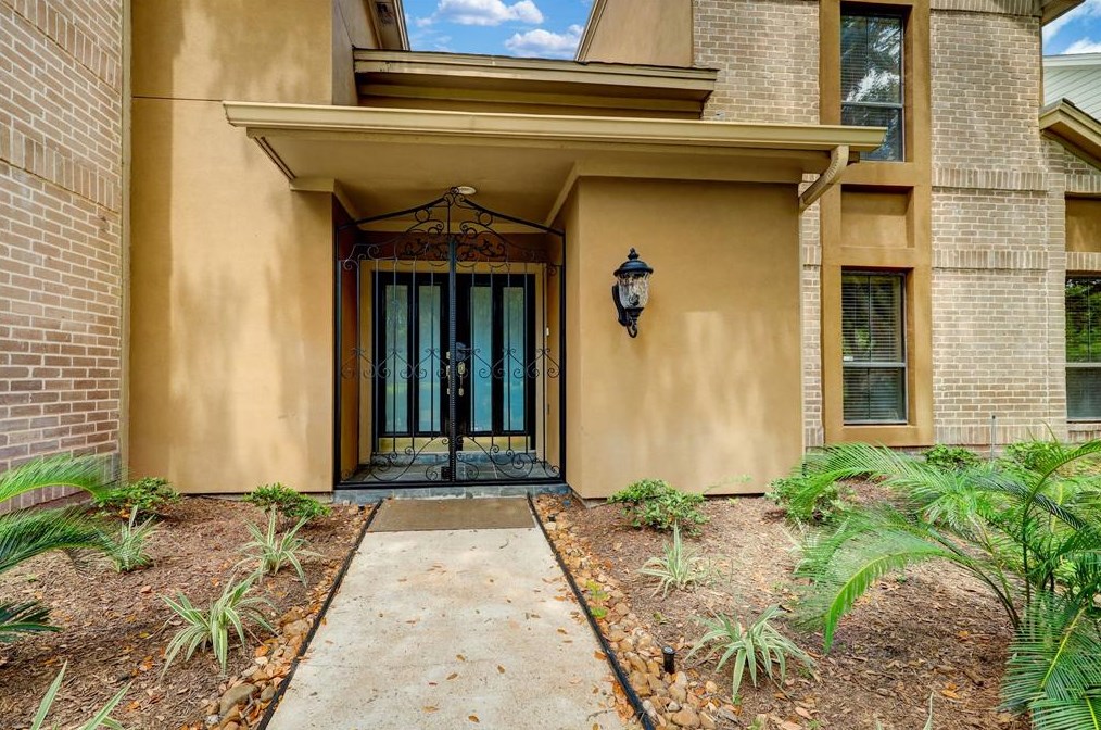 1111 Sugar Lakes Dr, Sugar Land, TX 77478