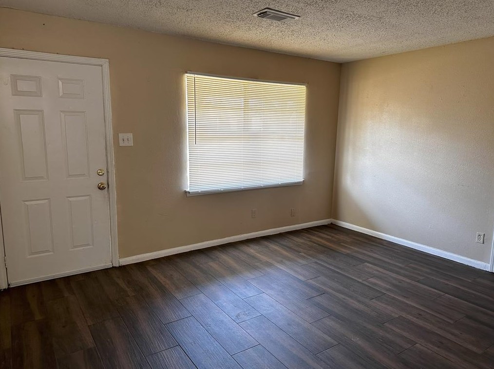 10927 Panay Dr, Houston, TX 77048