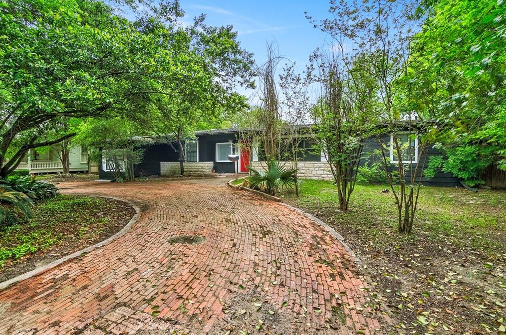 2360 Gladys St, Beaumont, TX 77702-1315