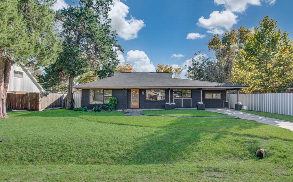 7811 Trentway St, Houston TX  77040-6117 exterior
