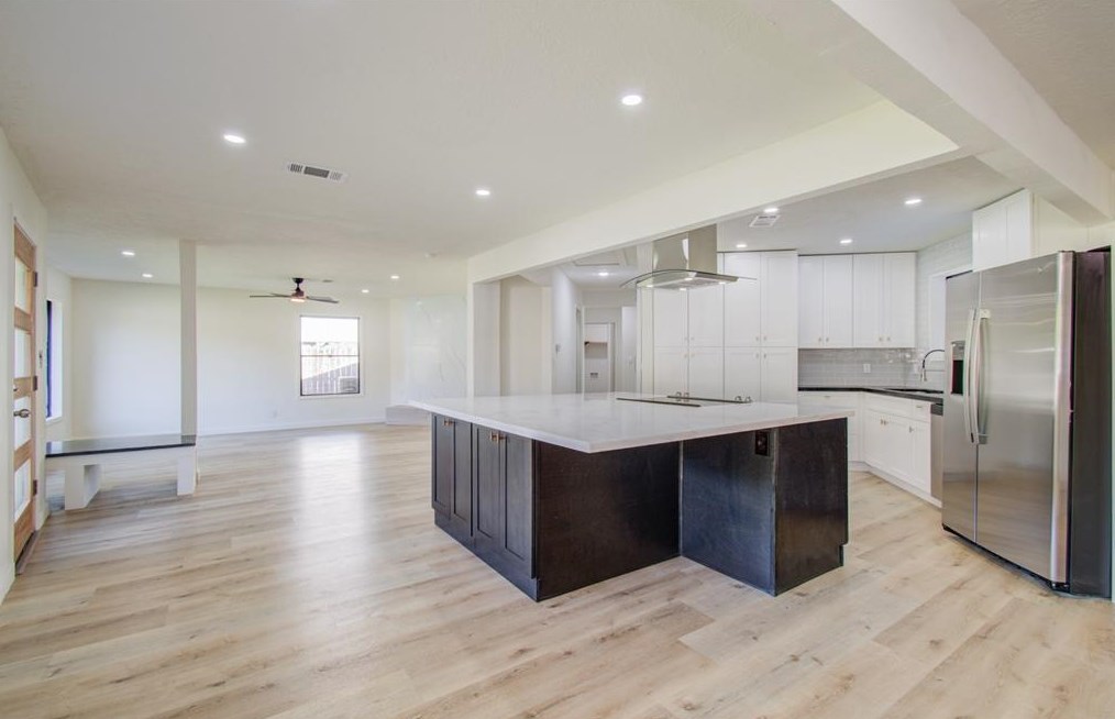 7811 Trentway St, Houston TX  77040-6117 exterior