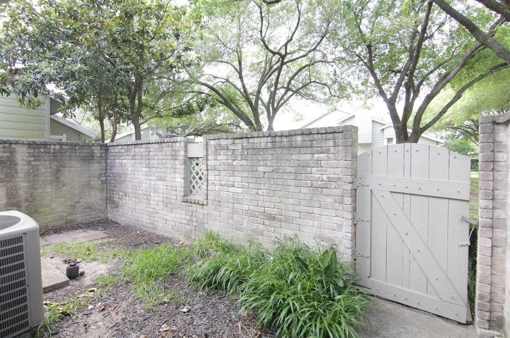 12997 Wirevine Ln, Houston, TX 77072