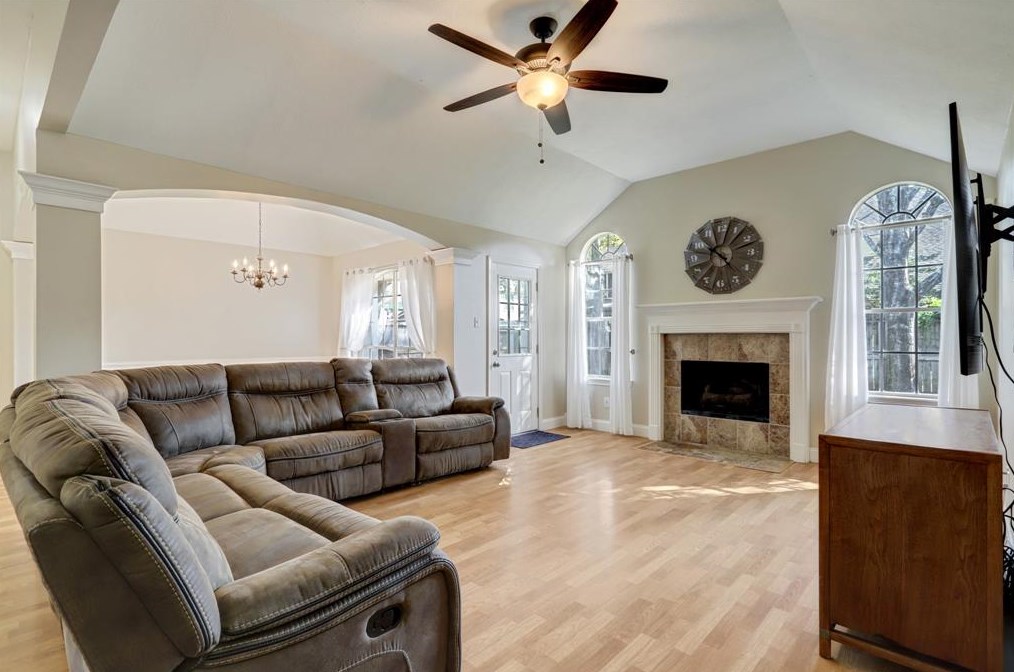1392 Hudgens Ave, Katy, TX 77493-2181