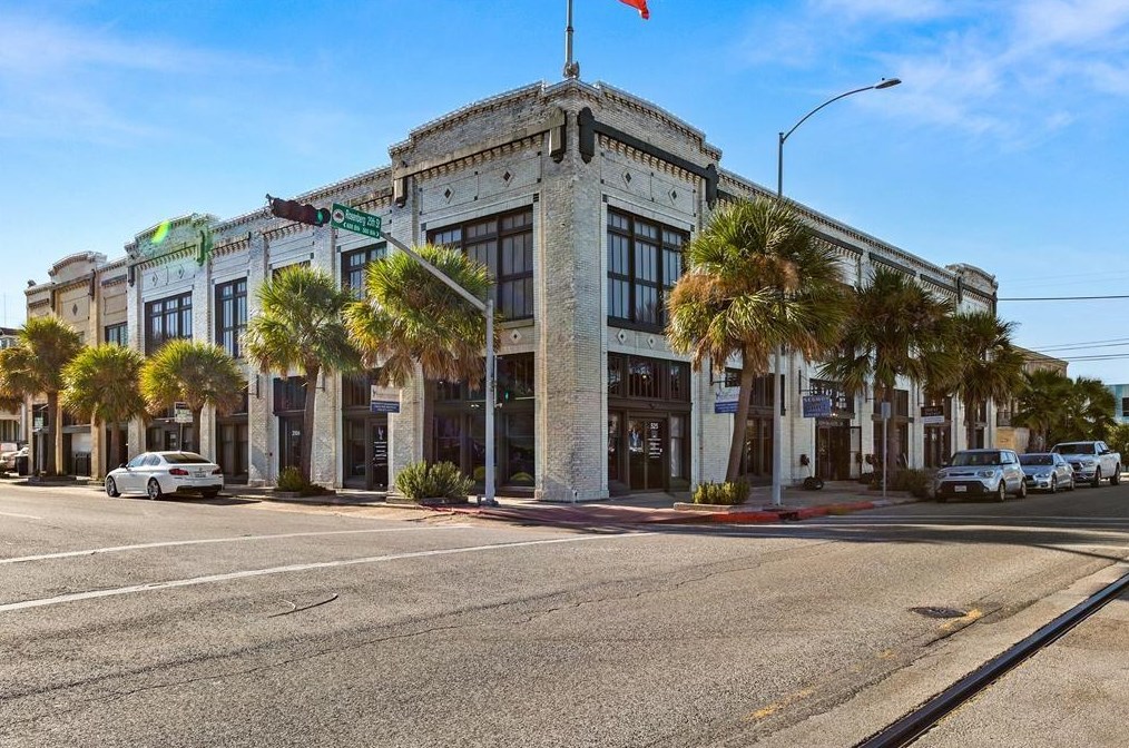 2504 Church St #4, Galveston, TX 77550