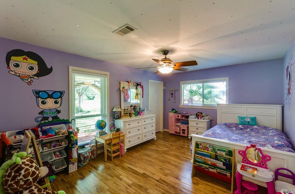 4807 Chantilly Ln, Houston TX  77092-5348 exterior