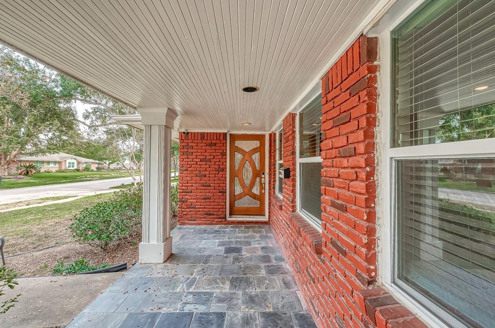 5111 Creekbend Dr, Houston, TX 77035