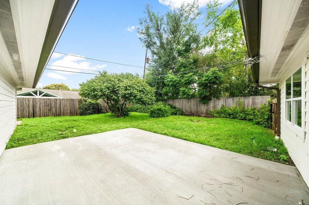 4762 Kinglet St, Houston TX  77035-3025 exterior