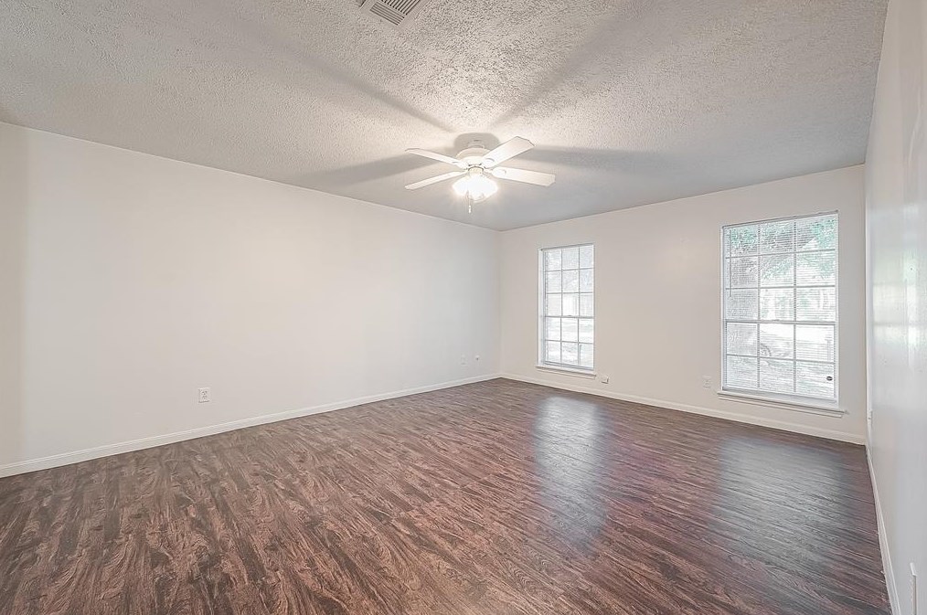 5106 Theall Rd, Houston TX  77066-2314 exterior