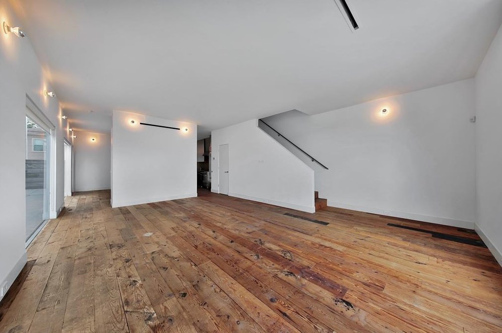 228 W 25th St, Houston, TX 77008