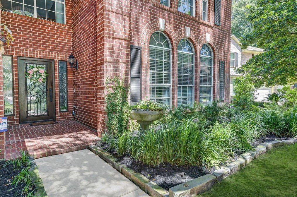 35 Murmuring Creek Pl, Conroe, TX 77385