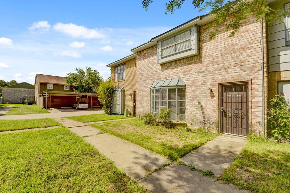 128 Goodson Dr, Houston, TX 77060