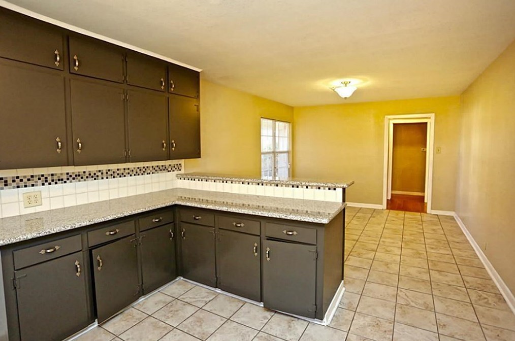 8410 Glen Valley Dr, Houston TX  77061-2301 exterior