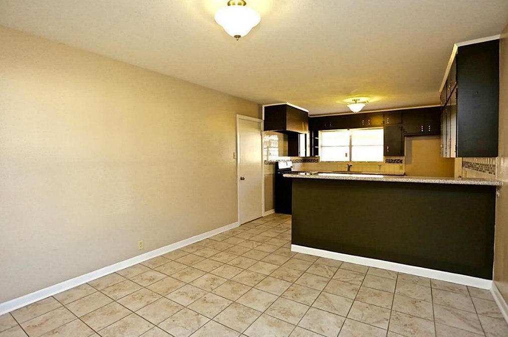 8410 Glen Valley Dr, Houston, TX 77061