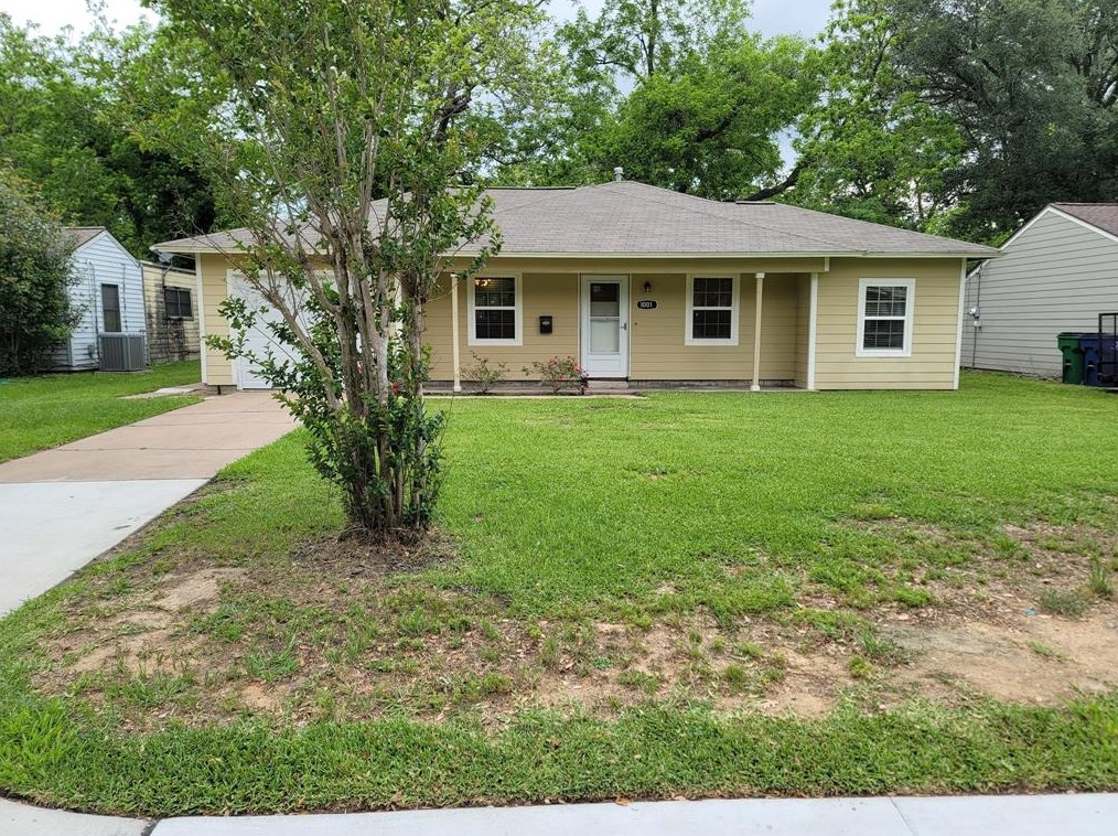 1001 Ridgecrest St, Angleton, TX 77515