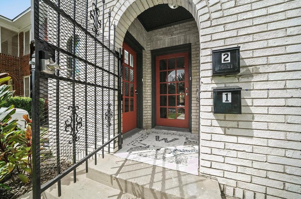 2301 Wentworth St, Houston TX  77004-6087 exterior