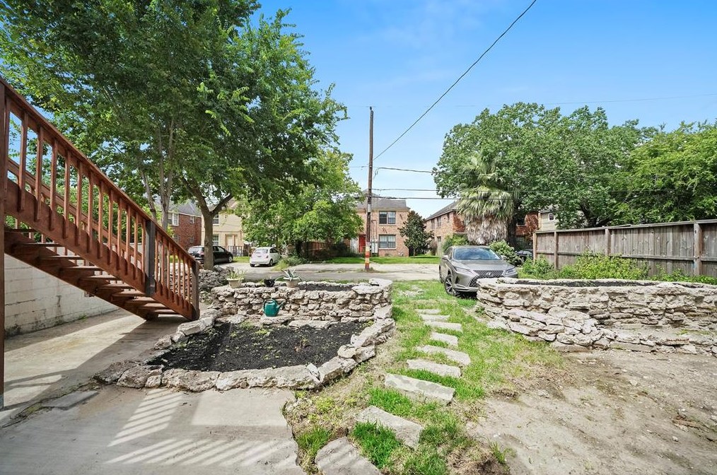 2301 Wentworth, Houston TX  77004-6087 exterior