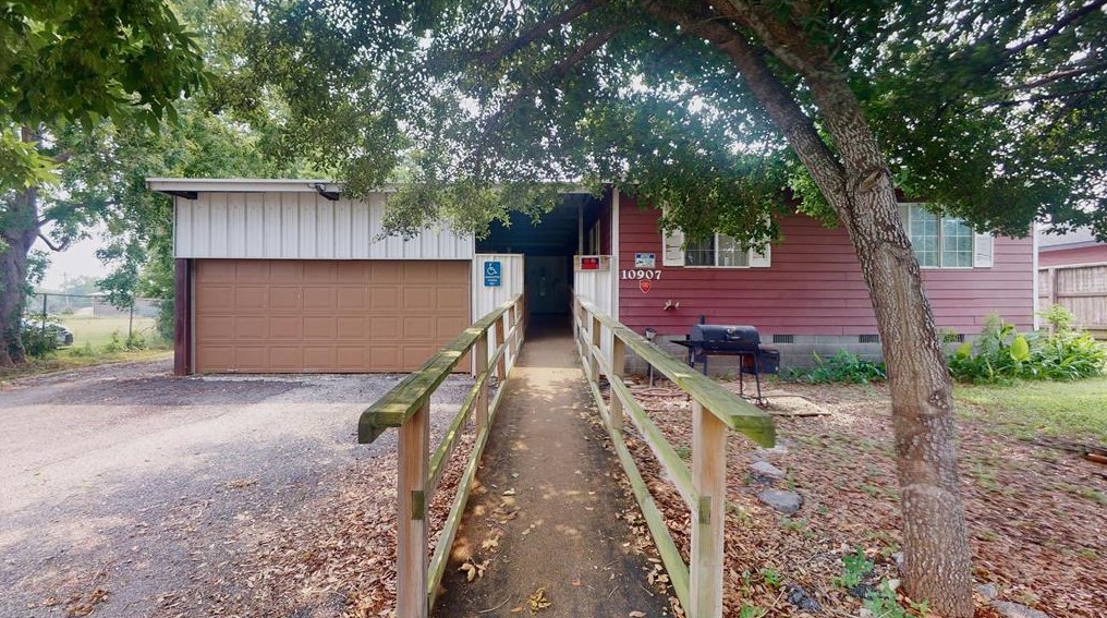 10907 Martindale Rd, Houston, TX 77048-2011