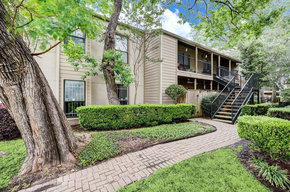 1100 Augusta Dr #53, Houston, TX 77057