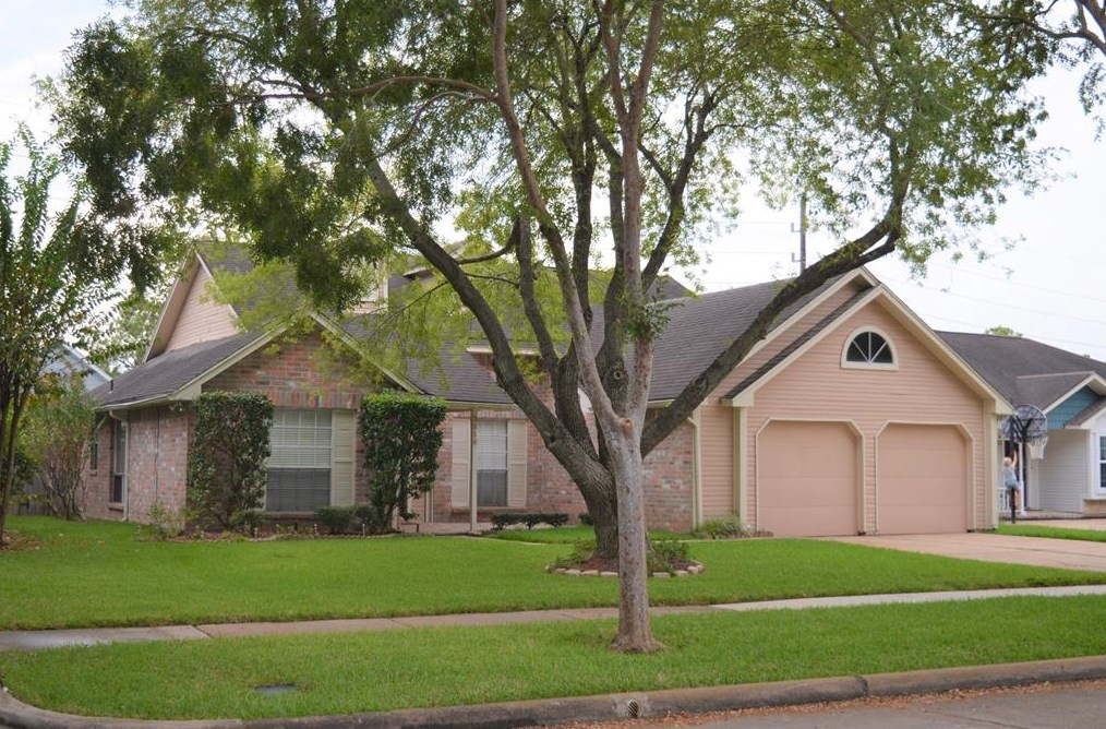 3318 Kempwood Dr, Sugar Land, TX 77479