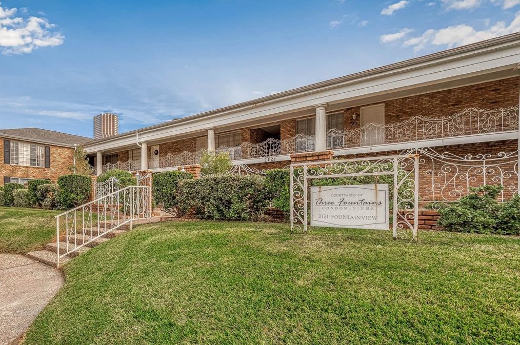 2121 Fountain View Dr #15, Houston, TX 77057