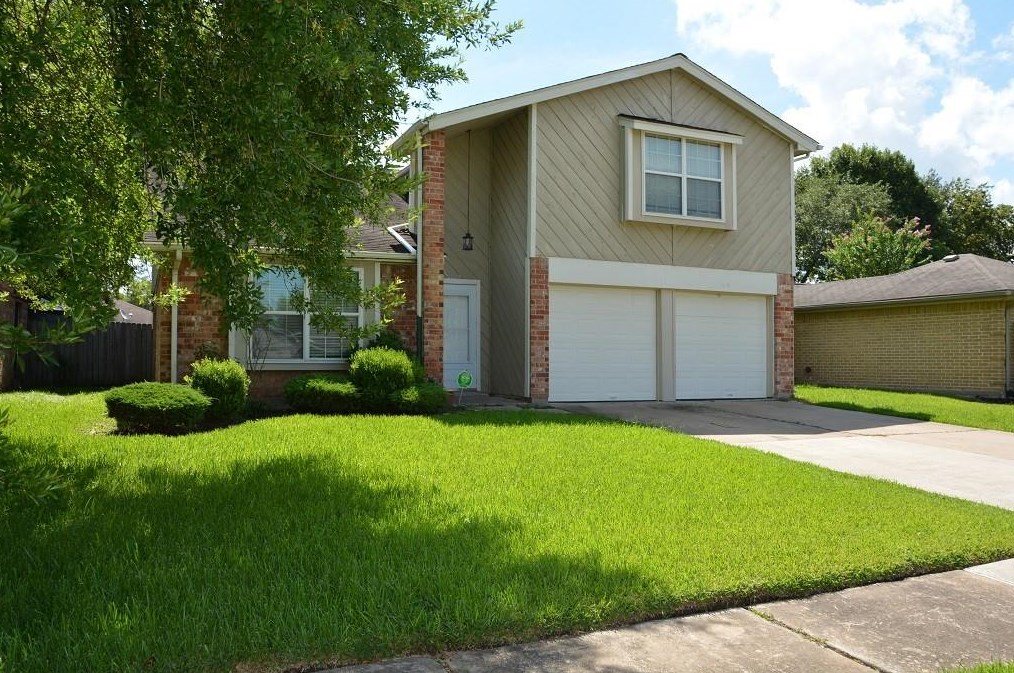 3703 Embarcadero Dr, Houston, TX 77082-2906