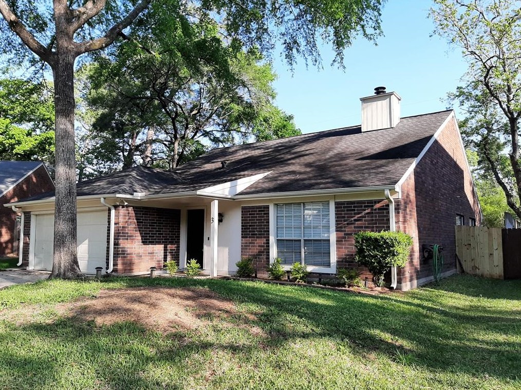 3 Regency Ct, Conroe, TX 77304-2744