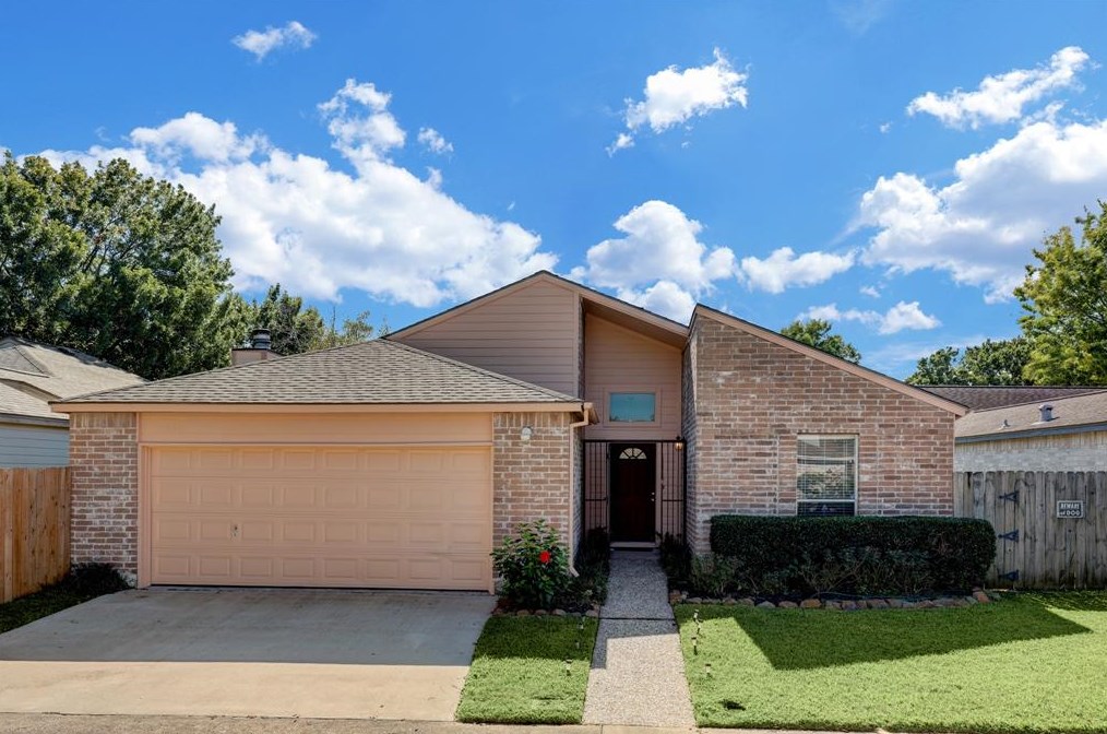 1540 Beaconshire Rd, Houston, TX 77077-3845