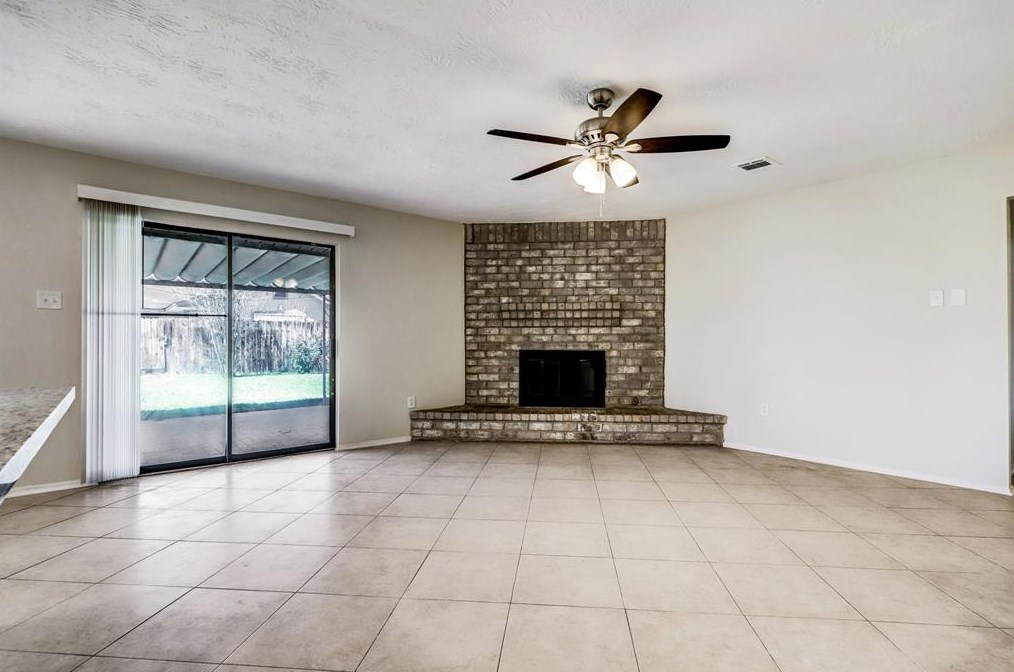 6906 Soledad Dr, Houston TX  77083-2114 exterior
