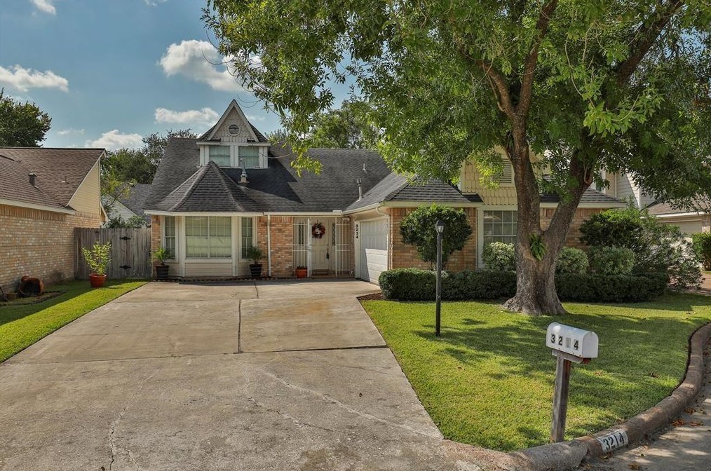 3214 S Greenpark Dr, Houston, TX 77082