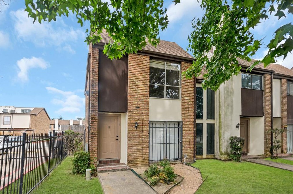 17210 Imperial Valley Dr, Houston, TX 77060-1550