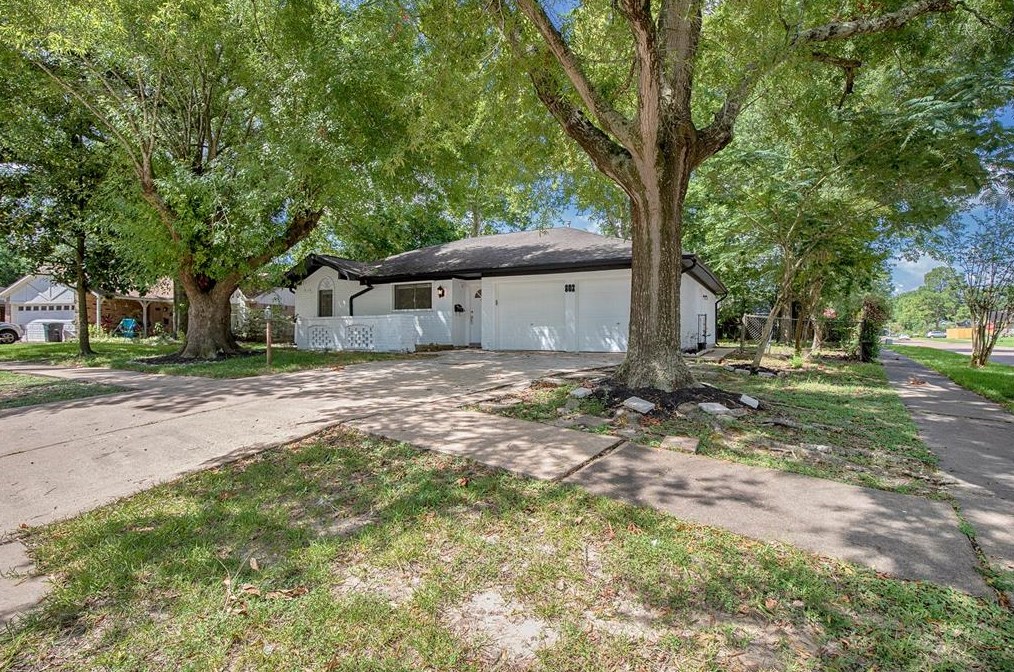 802 Wavecrest Ln, Houston, TX 77062
