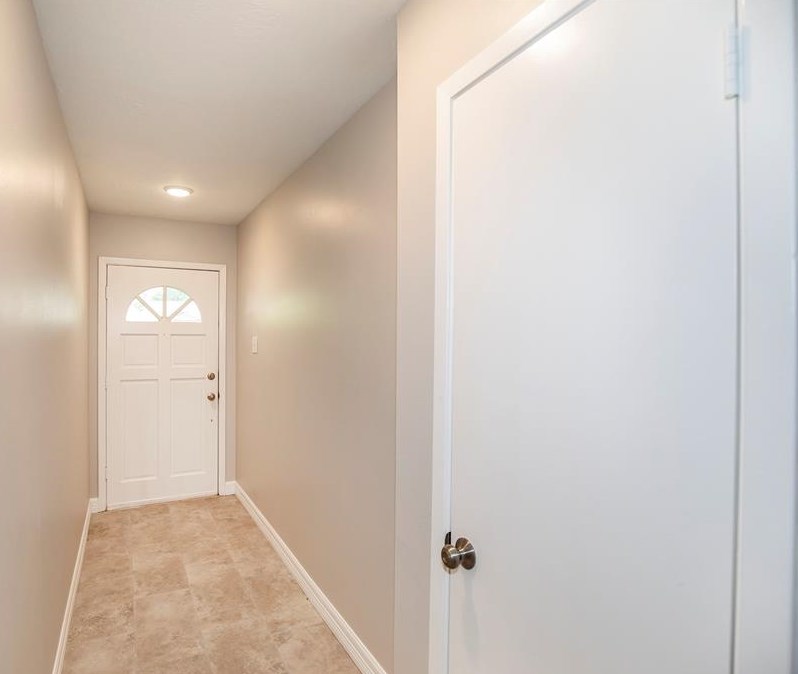 802 Wavecrest Ln, Houston TX  77062-4233 exterior