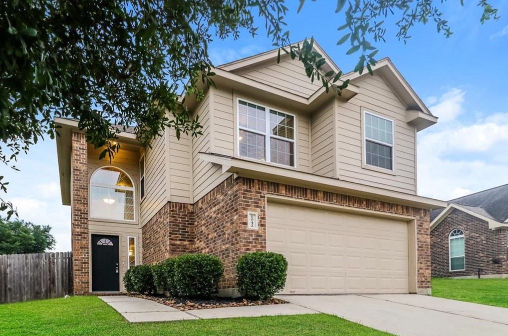 1042 Shadow Glenn Dr, Conroe, TX 77301-2255