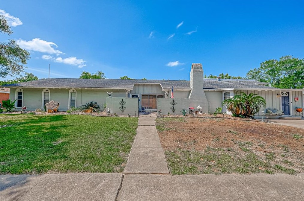 2021 Tupperlake Ln, Bay City TX  77414-7722 exterior