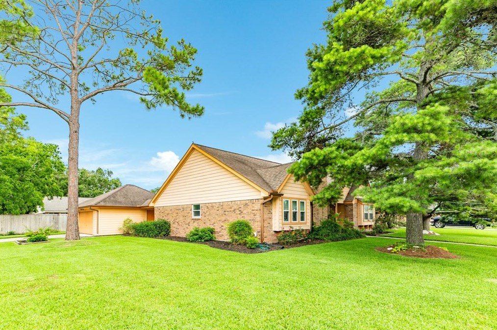 4870 Somerset Ct, Alvin, TX 77511-5422