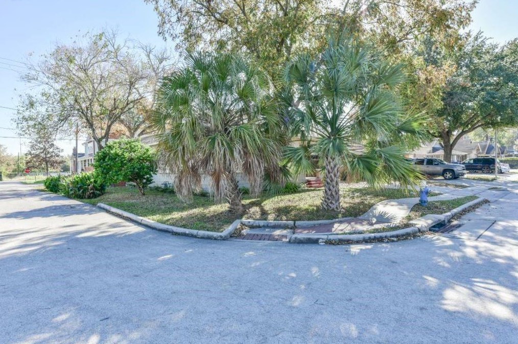 1212 Enid St, Houston, TX 77009