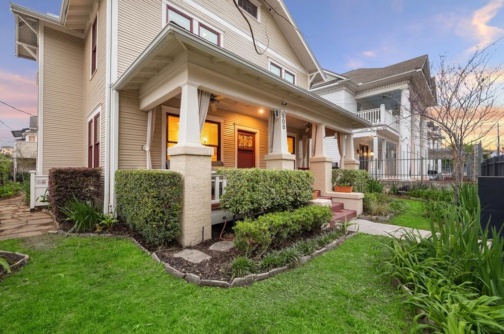 308 Drew St, Houston TX  77006-2006 exterior