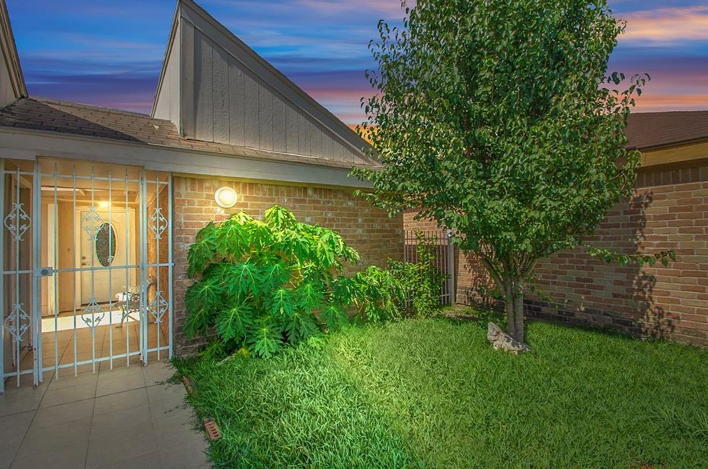 11526 Willwood Dr, Houston, TX 77072-1335