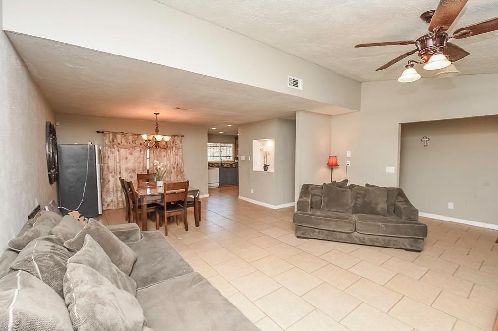 14650 Meyersville Dr, Houston TX  77049-4322 exterior