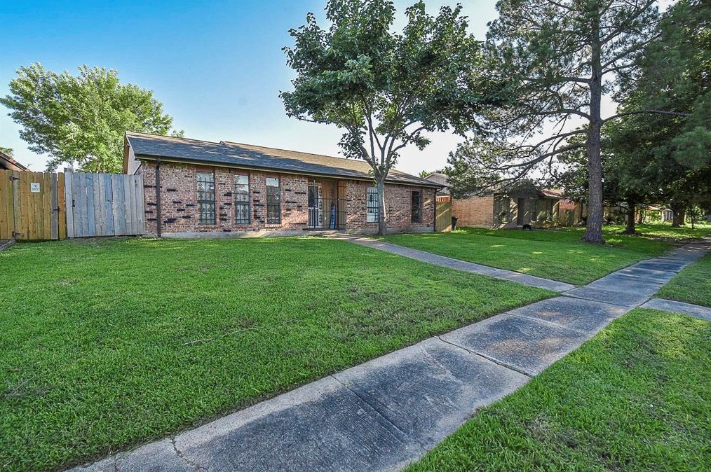 14650 Meyersville Dr, Houston TX  77049-4322 exterior