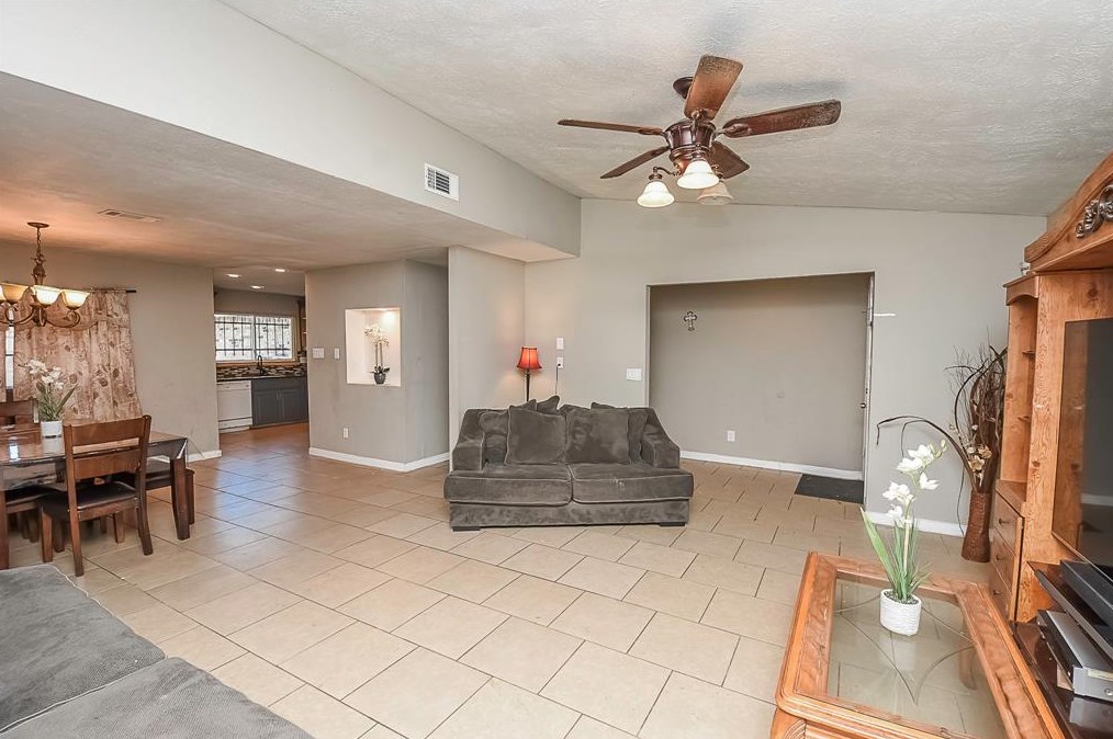 14650 Meyersville Dr, Houston TX  77049-4322 exterior