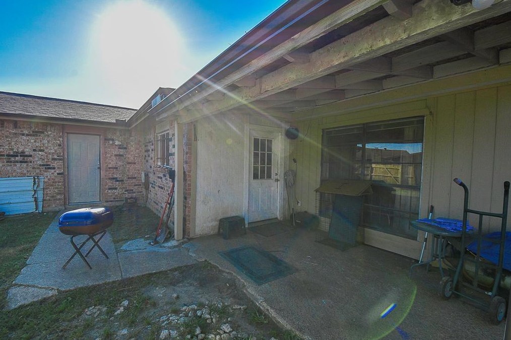 14650 Meyersville Dr, Houston TX  77049-4322 exterior