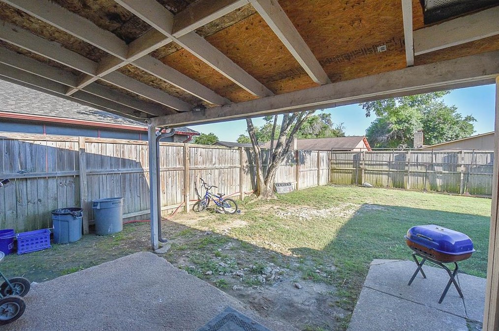 14650 Meyersville Dr, Houston TX  77049-4322 exterior