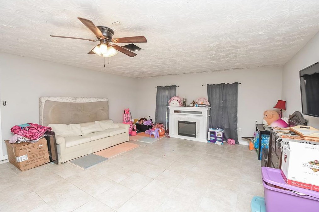 14650 Meyersville Dr, Houston TX  77049-4322 exterior