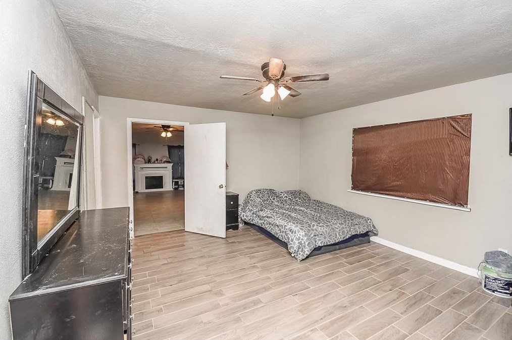 14650 Meyersville Dr, Houston TX  77049-4322 exterior