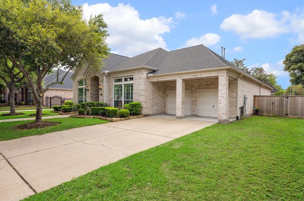 15410 Conifer Bay Ct, Houston, TX 77059-3184