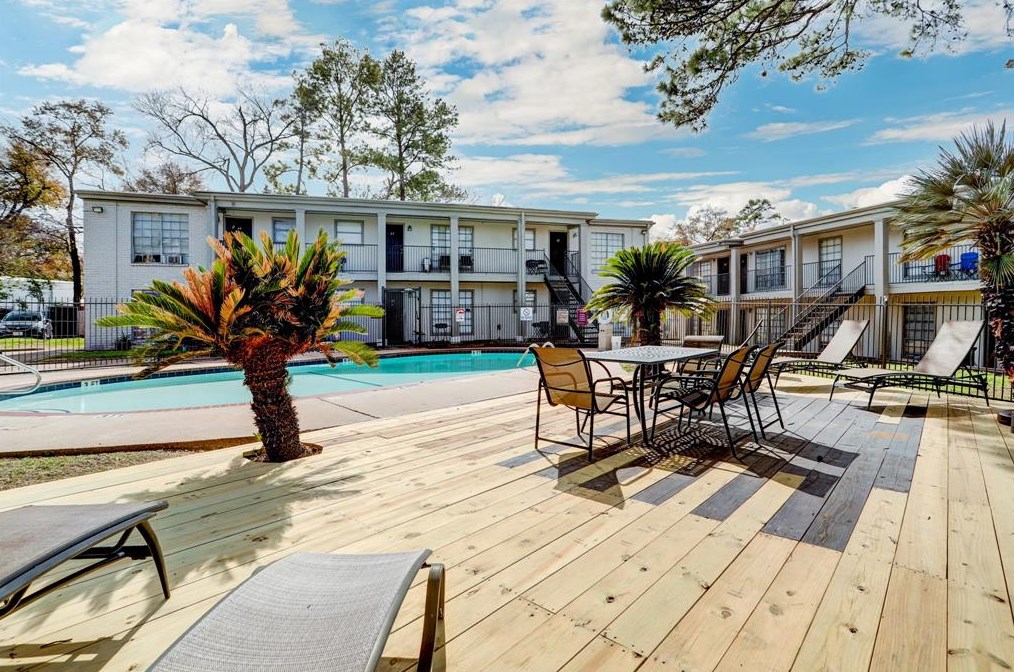 2790 W T C Jester Blvd #52, Houston, TX 77018