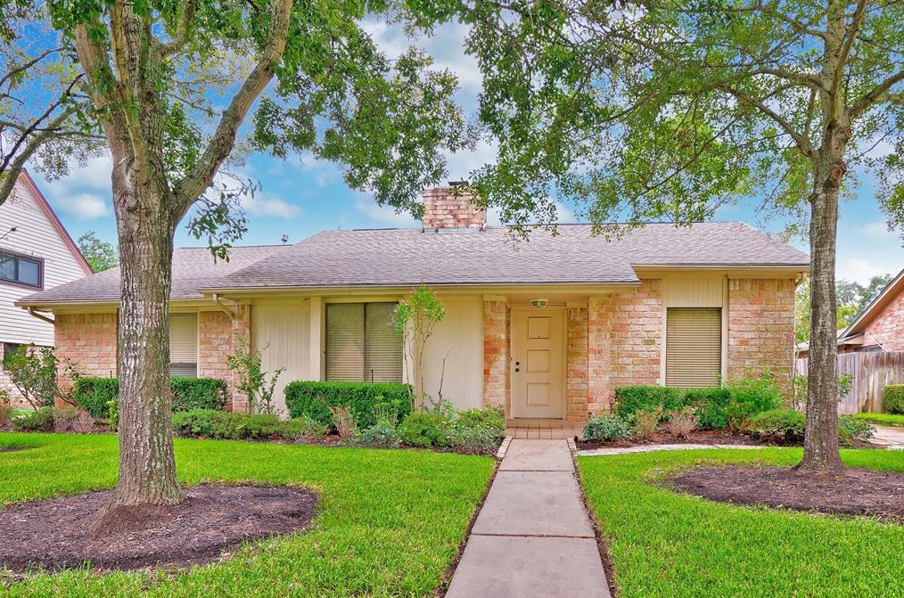 2842 Pepper Wood Dr, Sugar Land TX  77479-1403 exterior