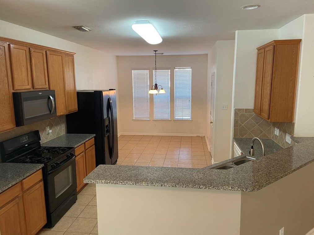 7547 Oakwood Canyon Dr, Cypress, TX 77433