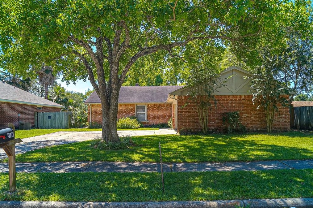 9806 Thrush Ln, Conroe TX  77385-3425 exterior